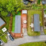Family Luxury York Cabin Retreat With Hot Tub